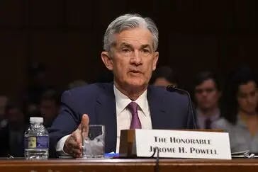 Jerome Powell della FED che parla delle previsioni d'inflazione