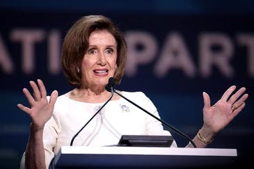 Nancy Pelosi parla in una conferenza stampa dopo la sua controversa visita a Taiwan che ha fatto infuriare la Cina e l'ha spinta a lanciare esercitazioni militari di 3 giorni nello Stretto di Taiwan.