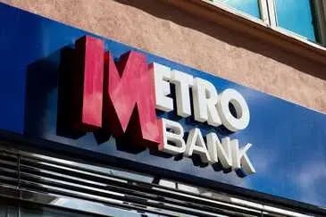 Insegna di Metro Bank nel centro di Londra.