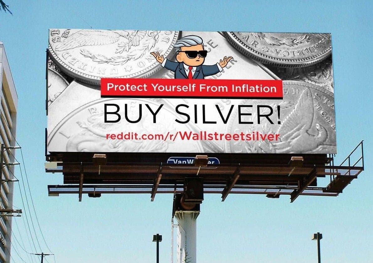 #Silversqueeze 2.0? Panneau d'affichage montrant le bonhomme wall street silver de reddit avec des pièces d'argent en arrière-plan et les phrases protégez-vous de l'inflation achetez de l’argent reddit.com/r/Wallstreetsilver